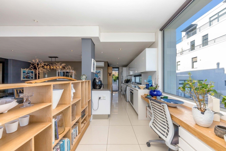2 Bedroom Property for Sale in Sea Point Western Cape